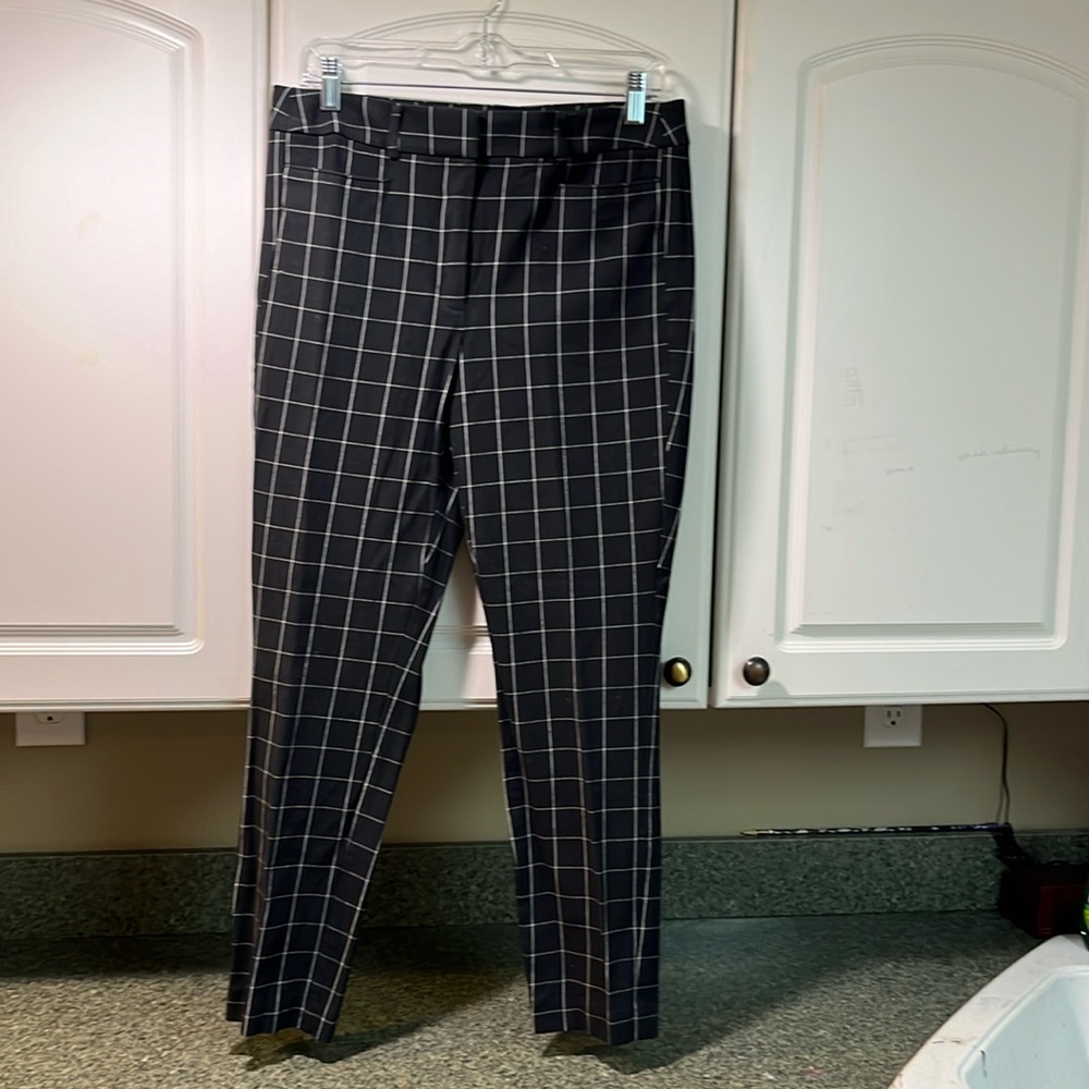 Loft.
High waist skinny pants.
Color: black
Size: 8